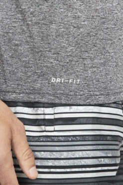 Nike - Long Sleeve Hydroguard T-Shirt (Black) -Swimming Clothing nike long sleeve hydroguard t shirt black 10