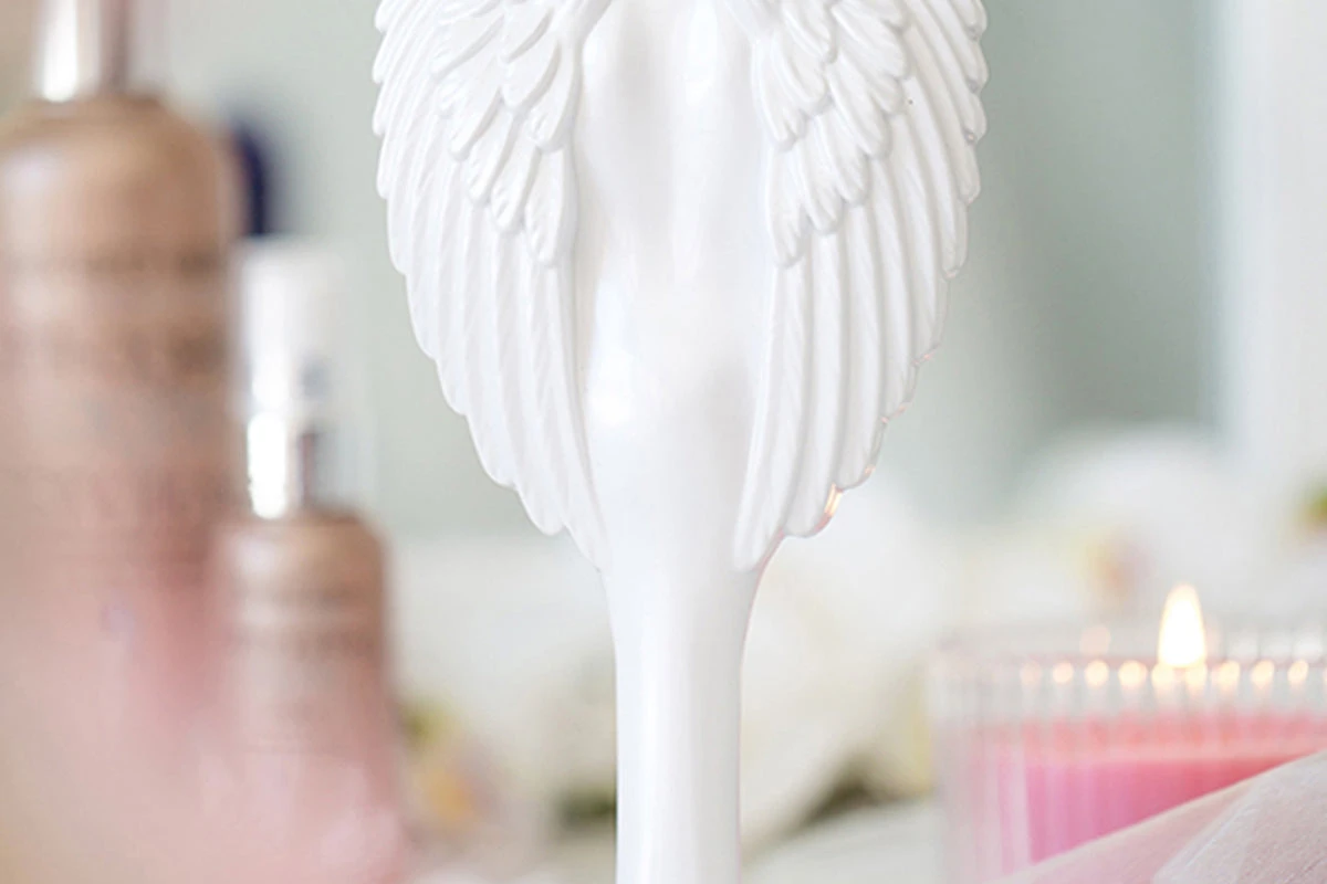 Tangle Angel - Angel 2.0 Hair Brush Soft Touch White 6 Tangle Angel - Angel 2.0 Hair Brush Soft Touch White - Image 4